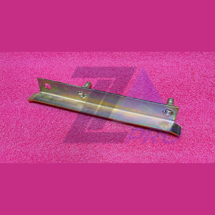 Отводка двери кабины правая 0411.03.15.260 МЛЗ