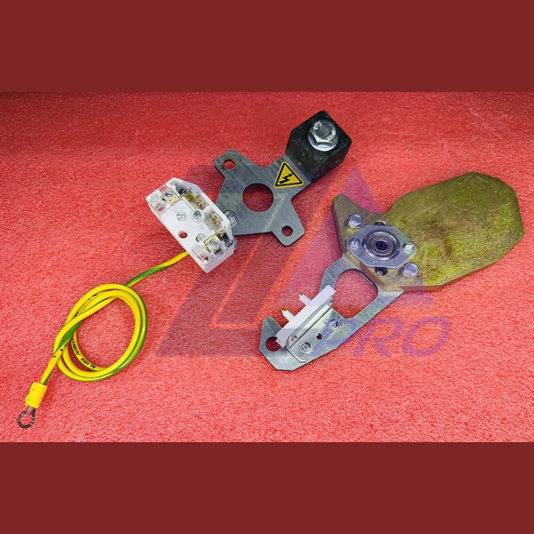 Замок двери кабины 0463Б.03.50.400-01 МЛЗ