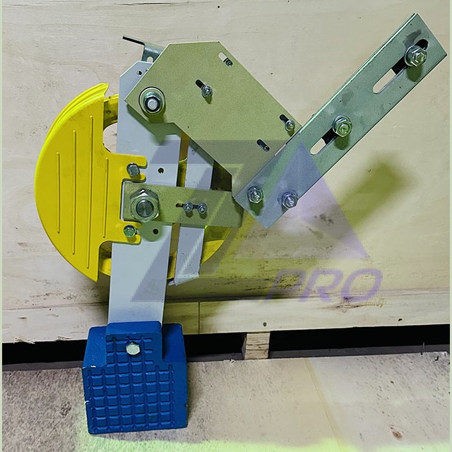 Устройство натяжное в сборе с блоком D=260мм канат 7,8мм 0411Б.01.21.000 МЛЗ